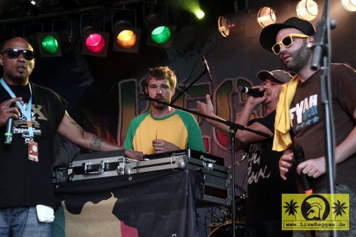 Grooving Smokers Showcase with D-Flame, Ganjaman and Goldi 20. Reggae Jam Festival - Bersenbrueck 03. August 2014 (16).JPG